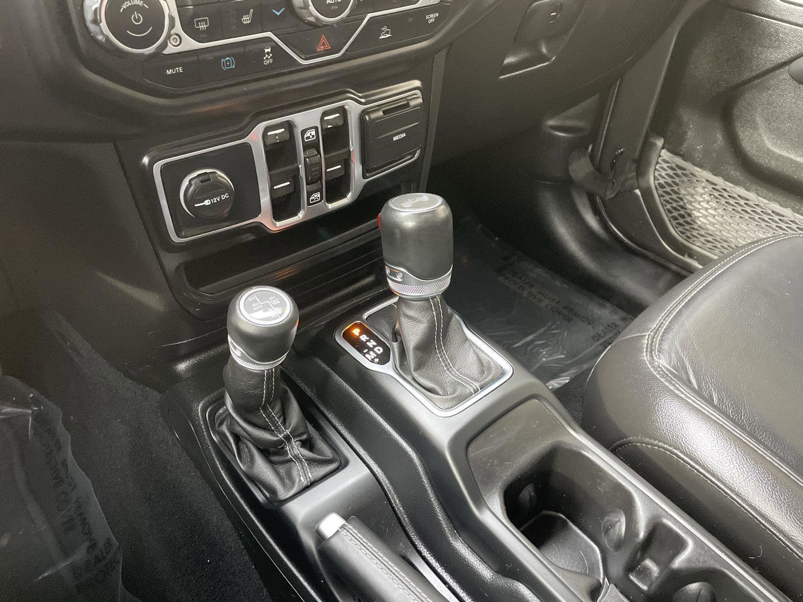 Used 2022 Jeep Wrangler Unlimited Sahara w/ Cold Weather Group AWD/4WD image 29
