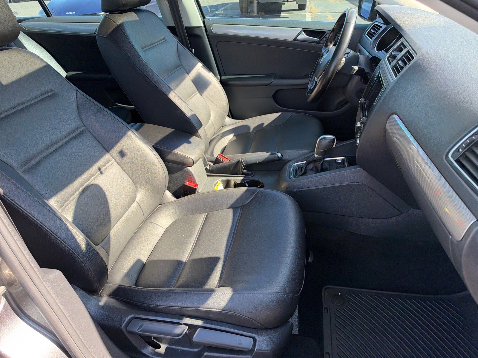 Used 2018 Volkswagen Jetta SE FWD image 16
