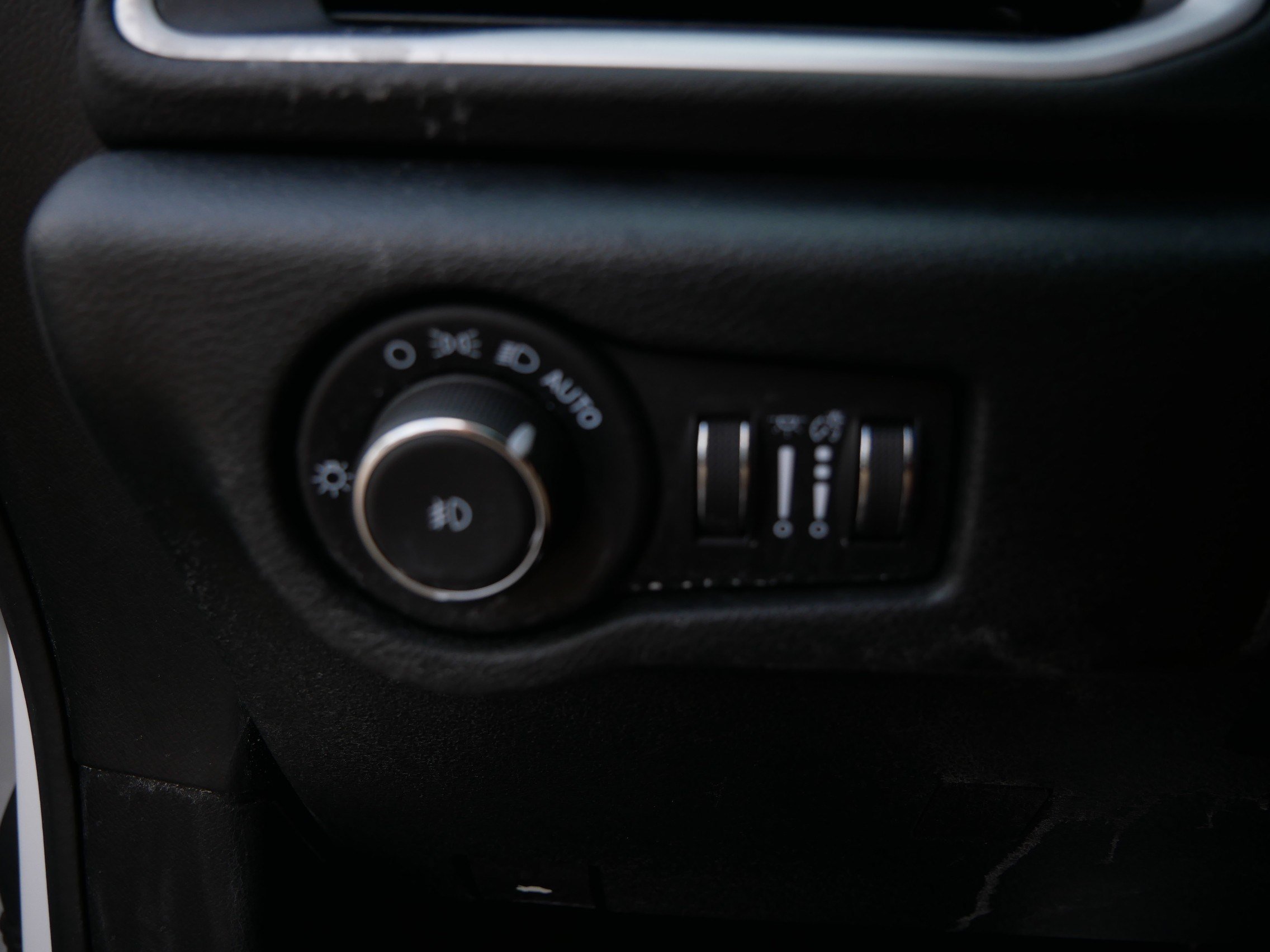 Used 2025 Chrysler Pacifica Select FWD image 26