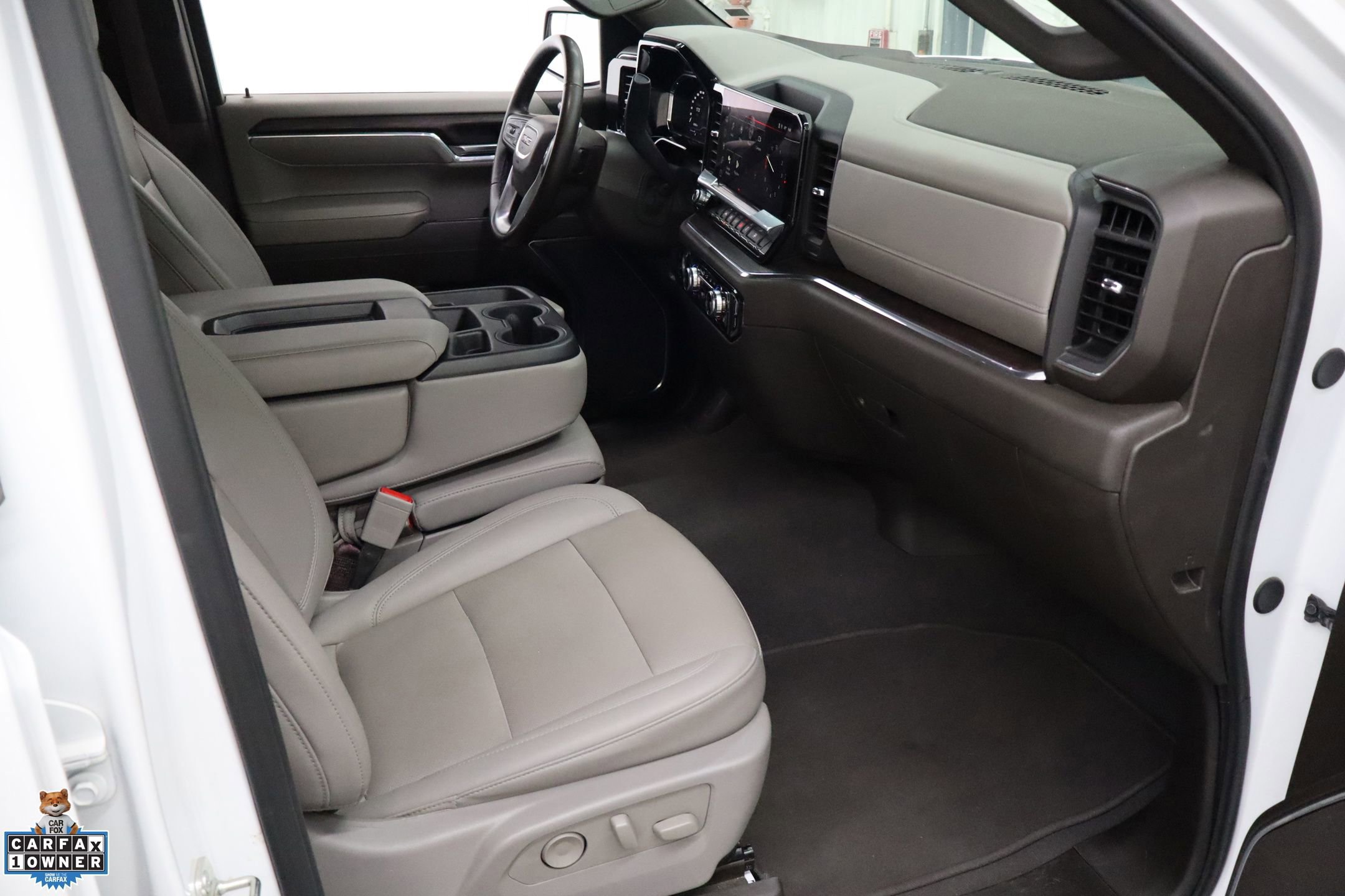 Used 2024 GMC Sierra 1500 SLT image 32