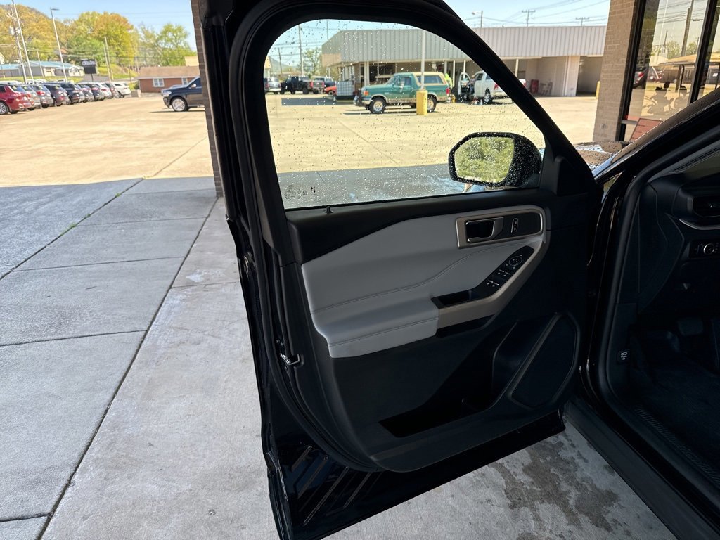 Certified 2023 Ford Explorer XLT w/ Equipment Group 202A image 14