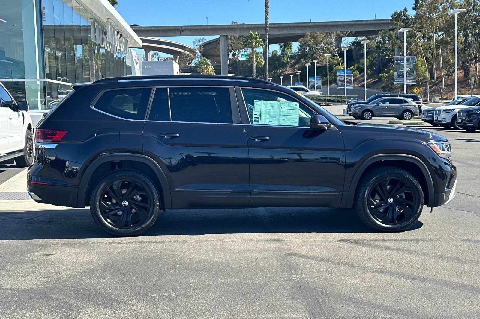Used 2023 Volkswagen Atlas SE AWD/4WD image 2