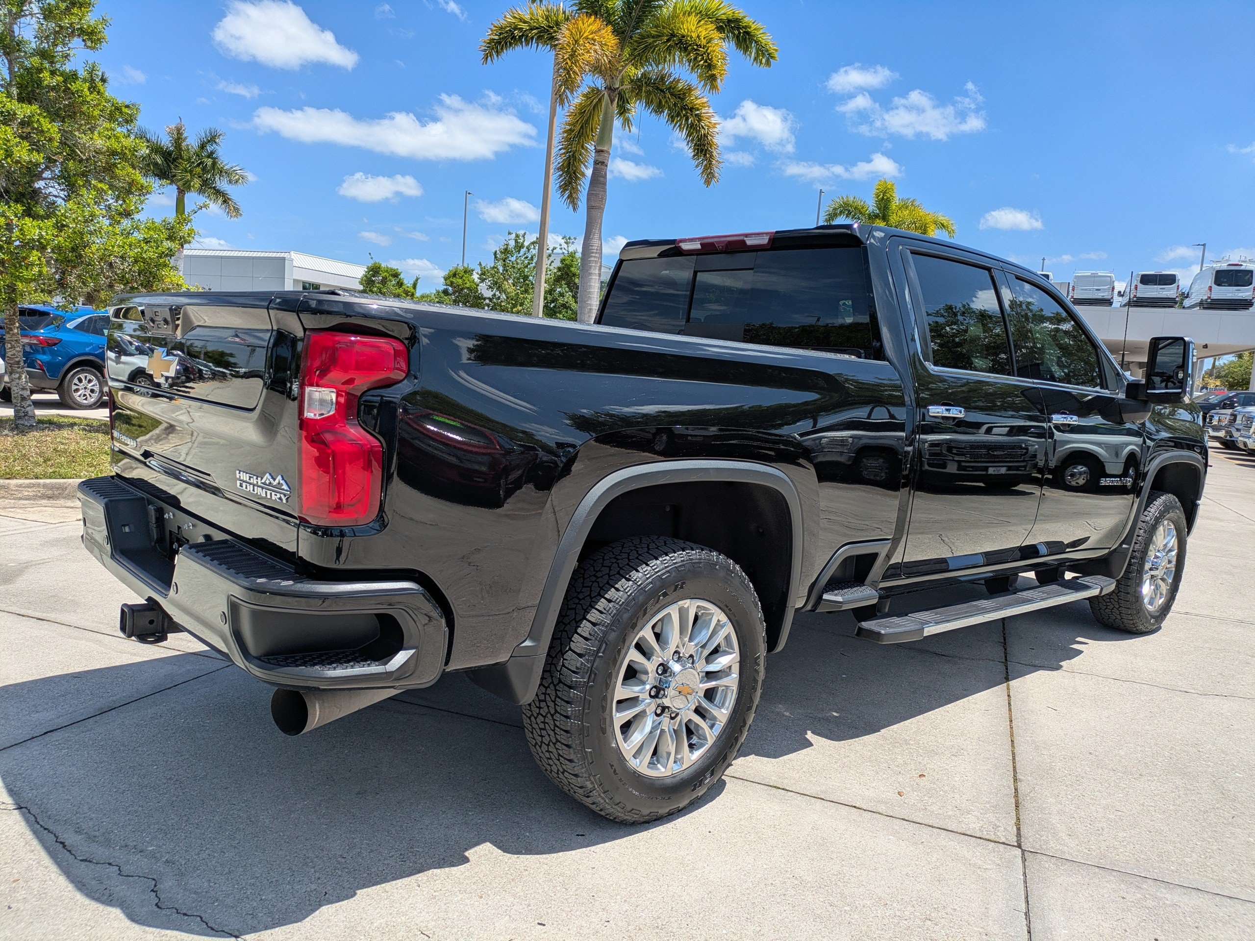 Used 2023 Chevrolet Silverado 2500 High Country AWD/4WD image 4