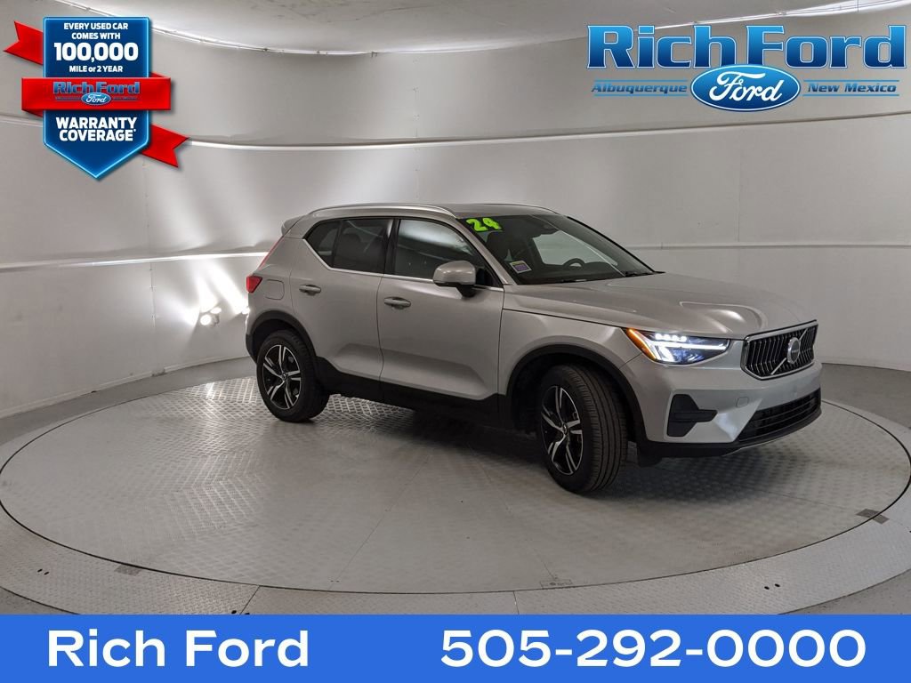 Used 2024 Volvo XC40 B5 Core image 1