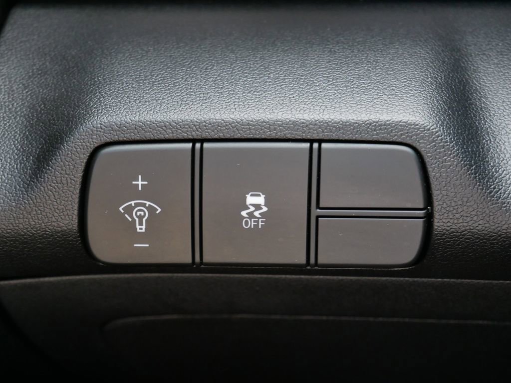 Used 2025 Hyundai Elantra SEL FWD image 17