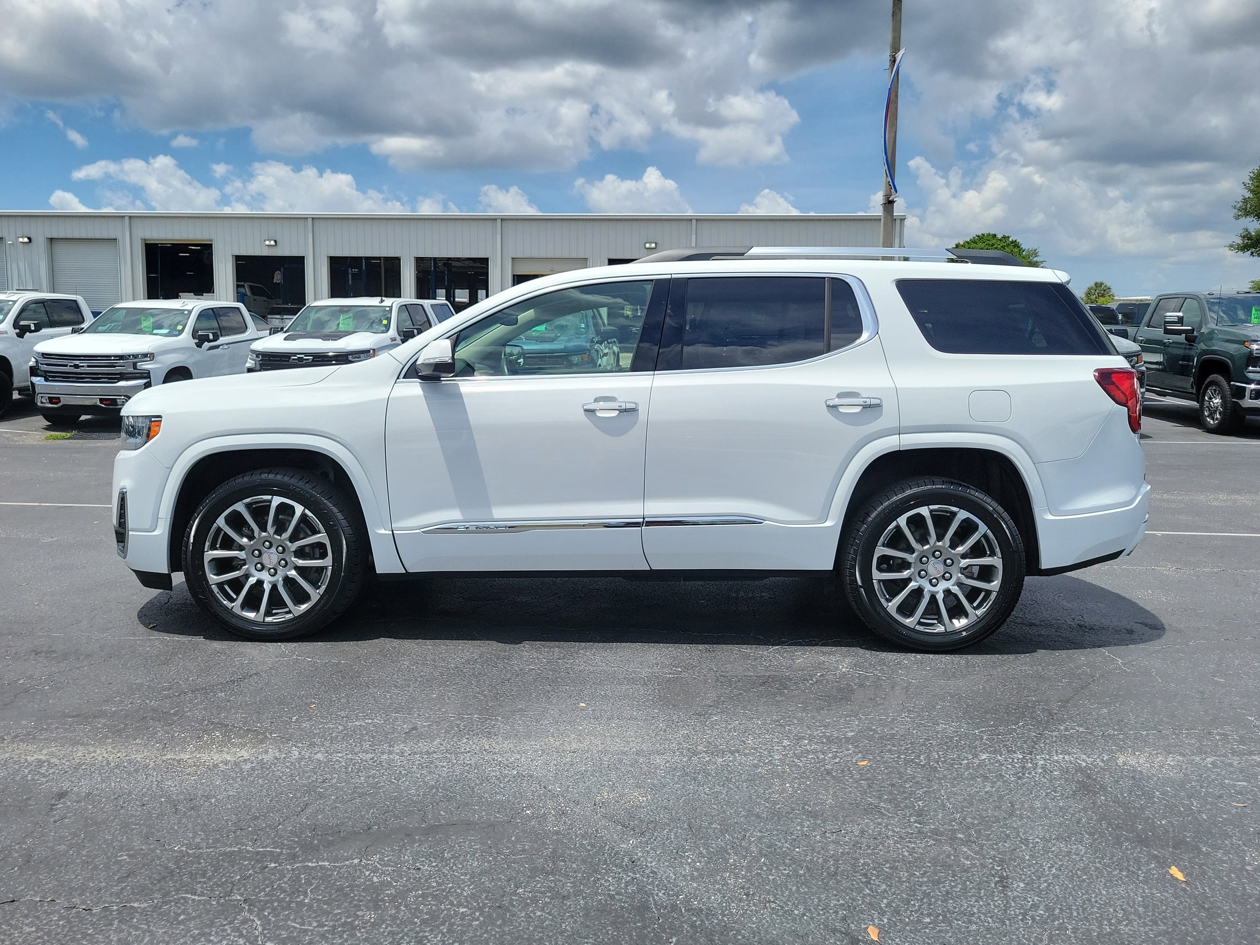 Used 2023 GMC Acadia Denali AWD/4WD image 6