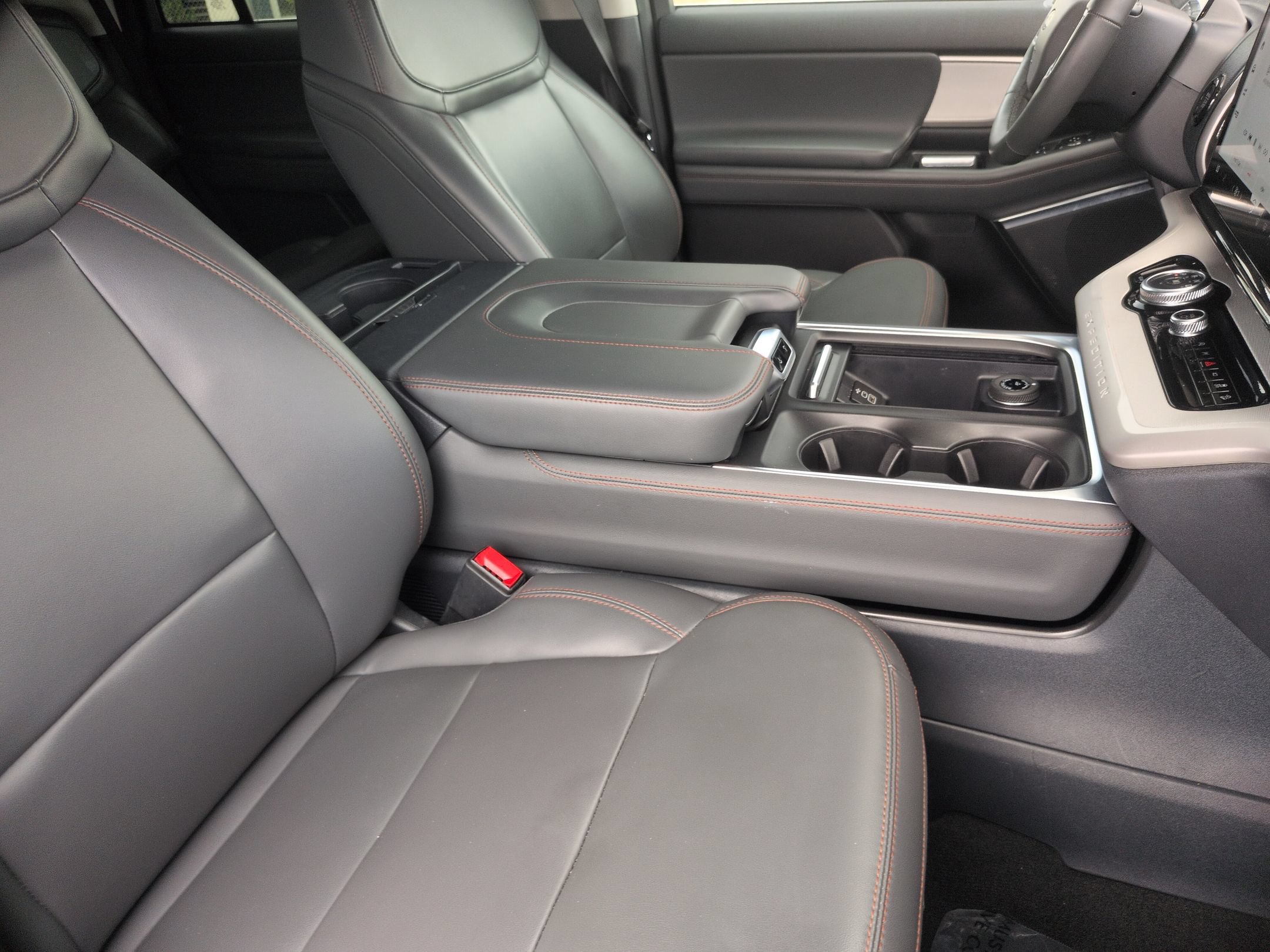 Certified 2025 Ford Expedition Active AWD/4WD image 37