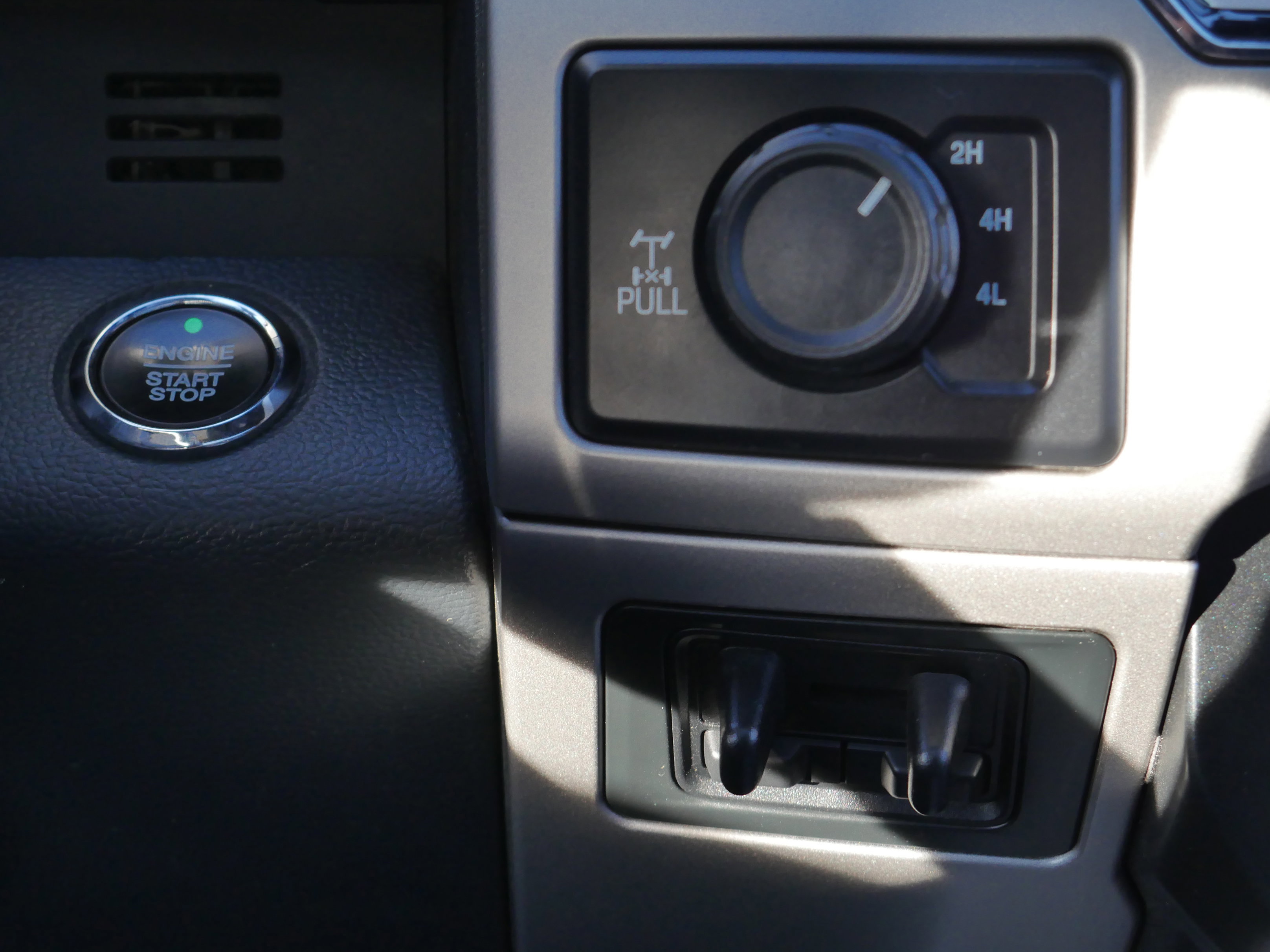 Certified 2022 Ford F350 Lariat w/ Lariat Ultimate Package image 15