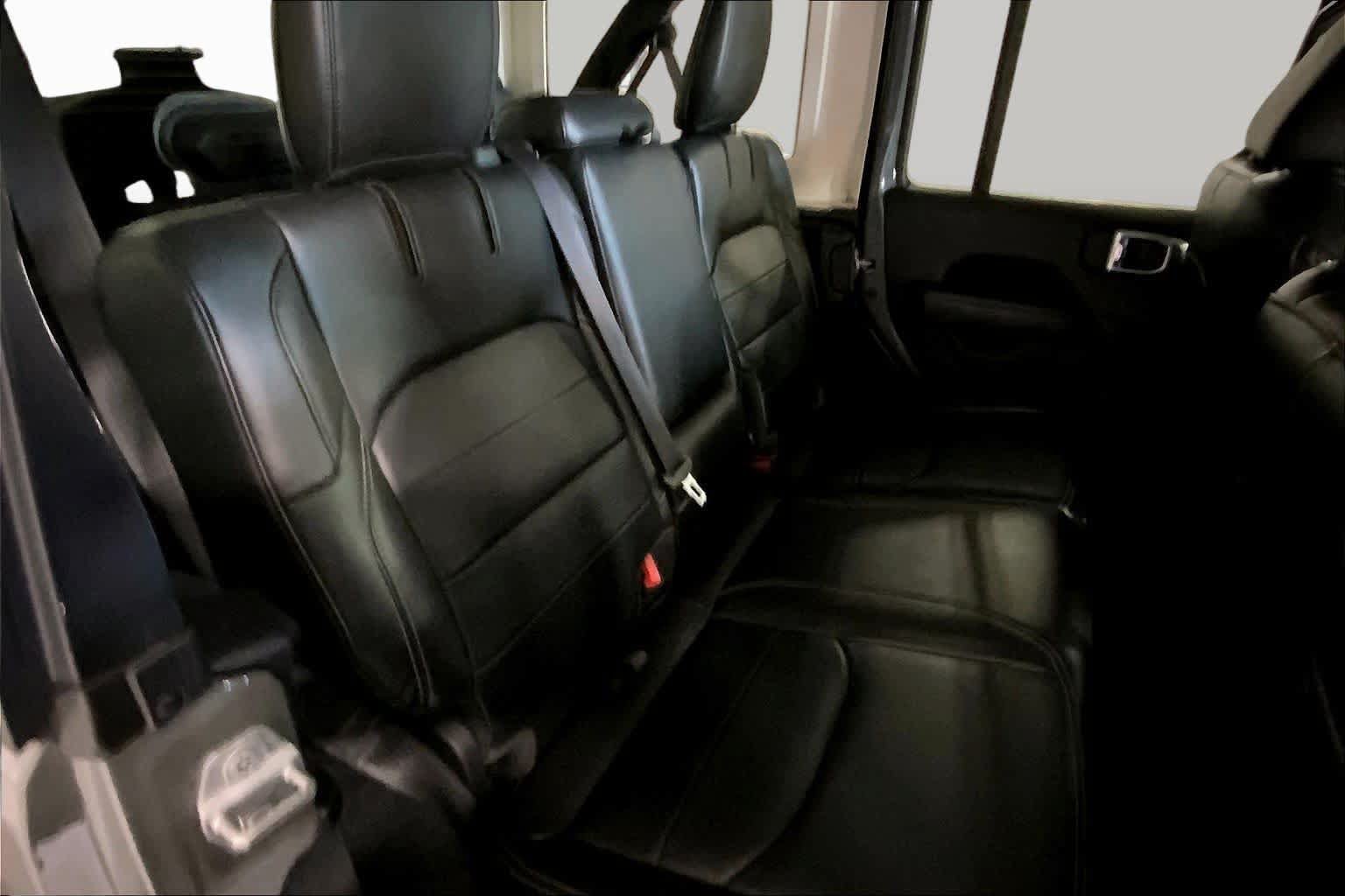 Used 2022 Jeep Wrangler Unlimited Sahara AWD/4WD image 19