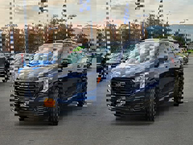 Used 2022 GMC Terrain SLE w/ Driver Convenience Package image 8