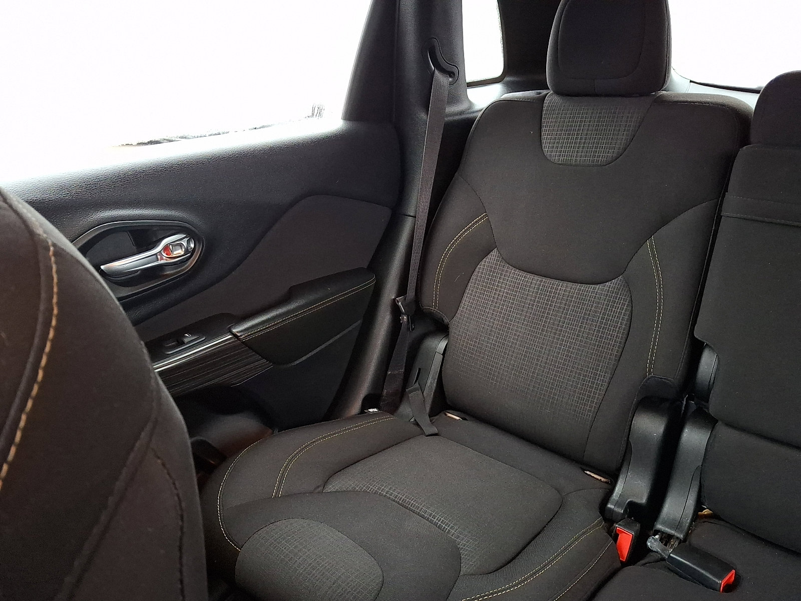 Used 2017 Jeep Cherokee Latitude w/ Cold Weather Group image 18