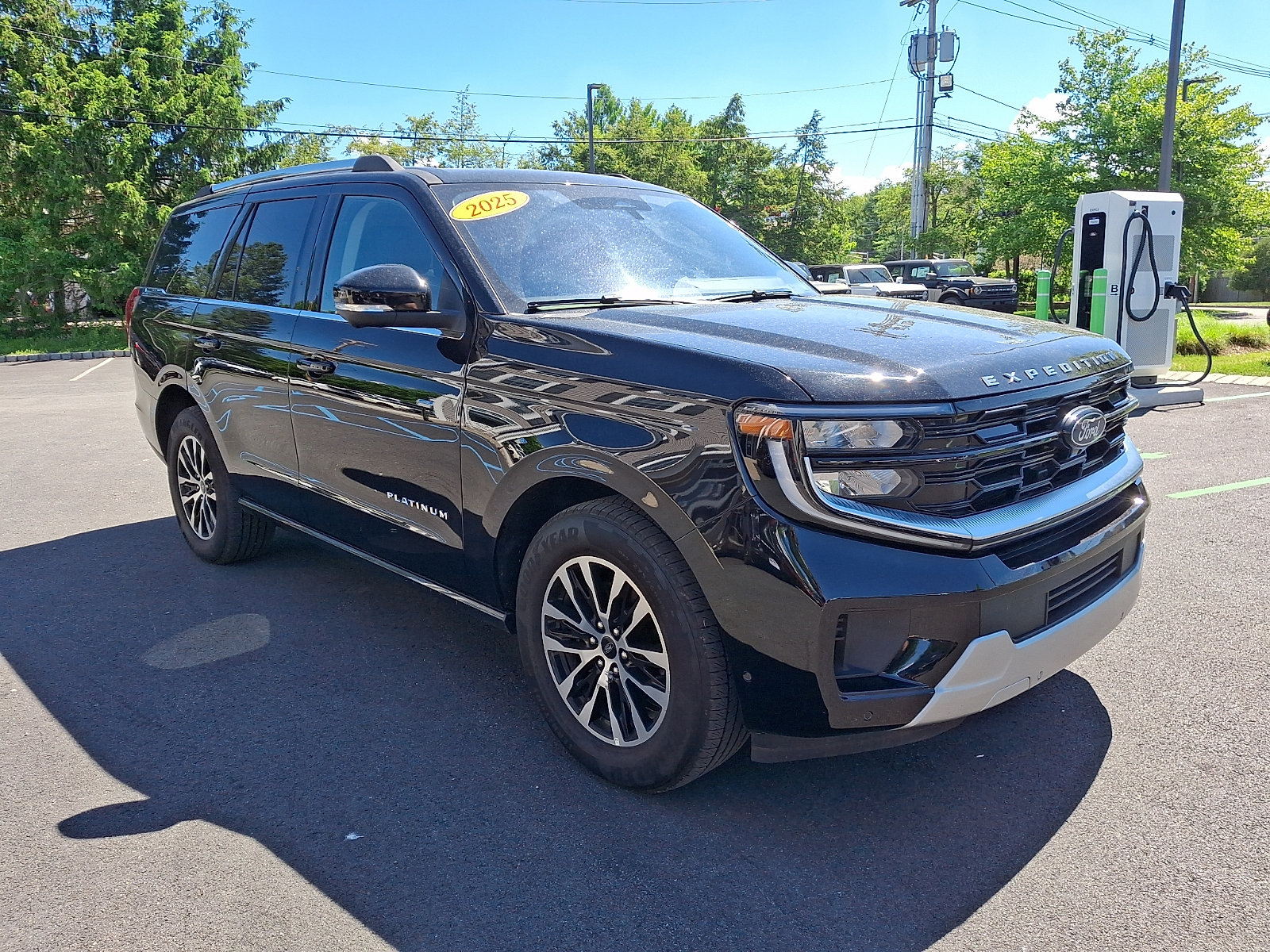Certified 2025 Ford Expedition Platinum AWD/4WD image 3
