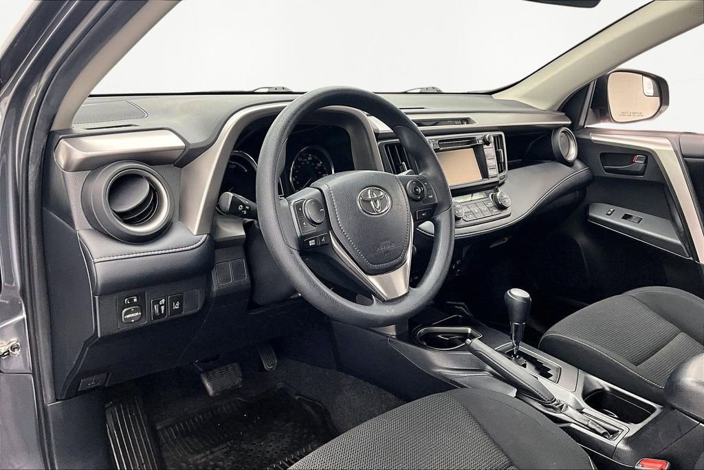 Used 2018 Toyota RAV4 LE image 14