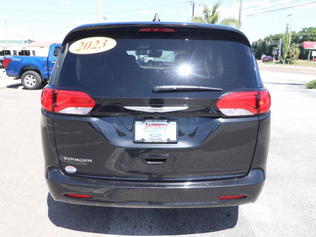 Used 2023 Chrysler Voyager LX FWD image 10