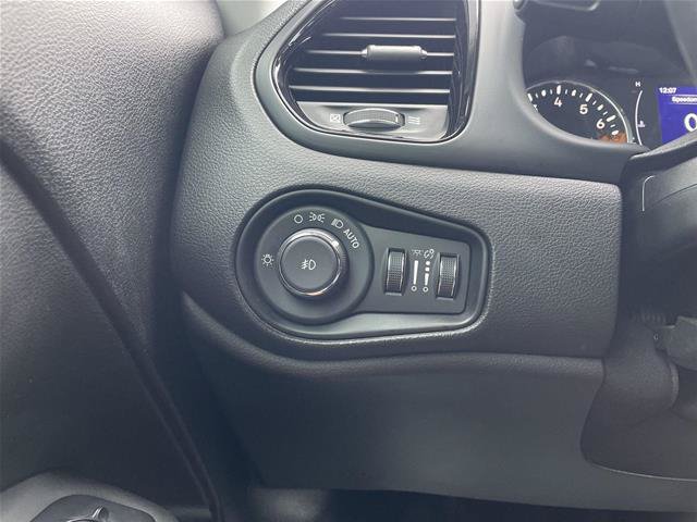 Used 2018 Jeep Renegade Altitude FWD image 16