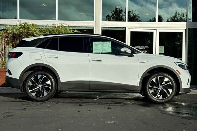 Used 2022 Volkswagen ID.4 Pro image 3