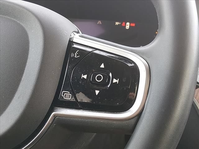 Used 2023 Volvo XC60 B5 Plus FWD image 22