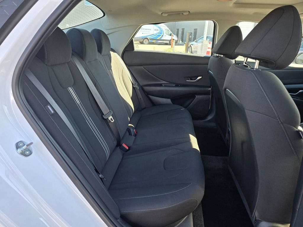 Used 2025 Hyundai Elantra SEL FWD image 16