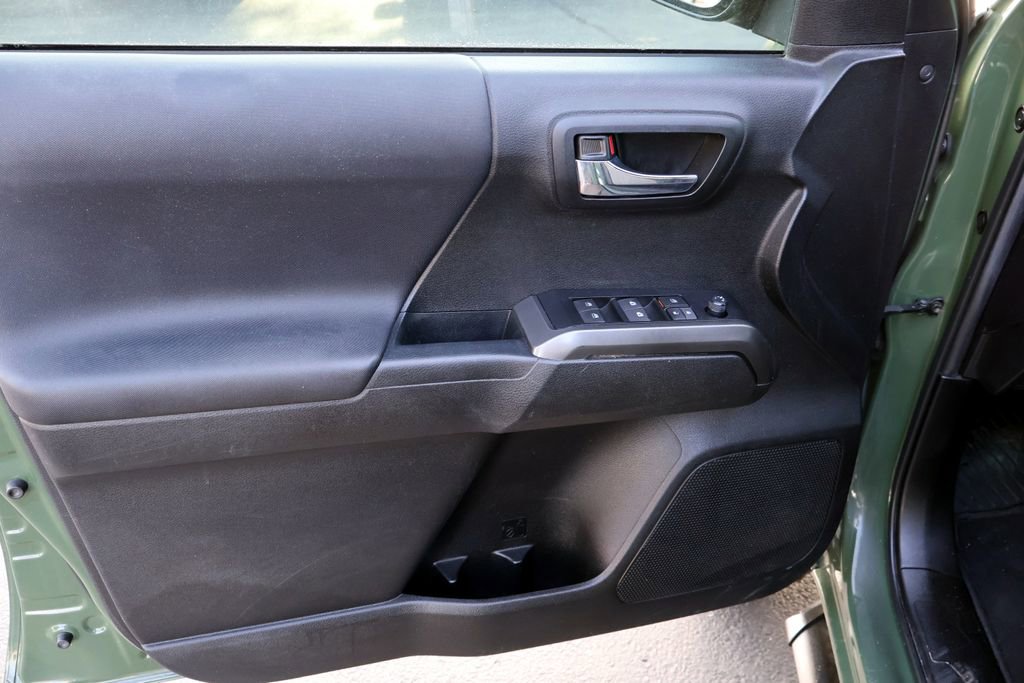 Used 2022 Toyota Tacoma TRD Sport AWD/4WD image 28