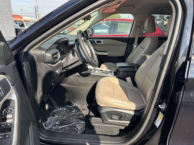 Certified 2022 Ford Explorer XLT w/ Equipment Group 202A AWD/4WD image 13