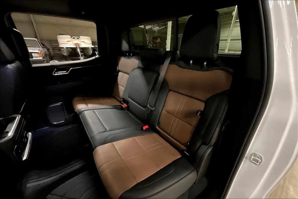 Used 2024 Chevrolet Silverado 1500 High Country w/ High Country Premium Package image 25