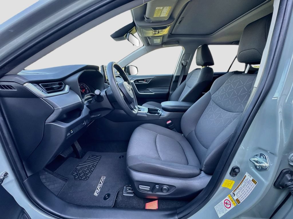 Used 2019 Toyota RAV4 XLE w/ Convenience Package FWD image 19