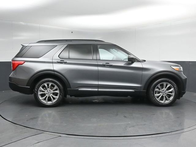 Certified 2023 Ford Explorer XLT w/ Equipment Group 202A AWD/4WD image 8
