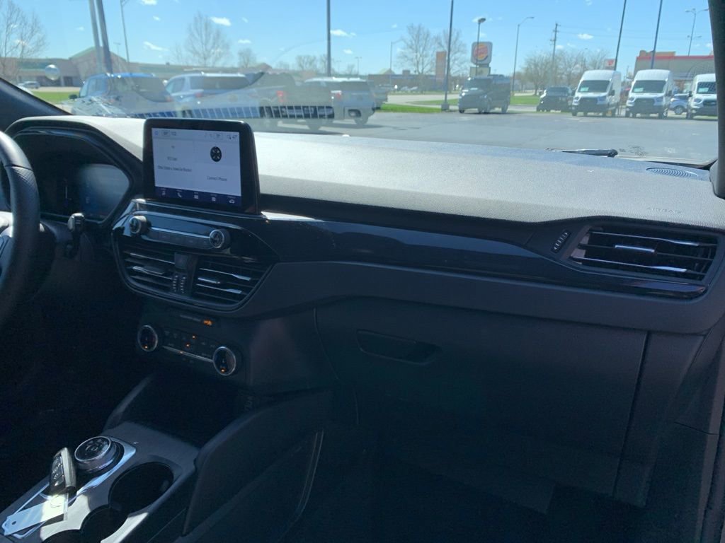 Certified 2025 Ford Escape ST-Line AWD/4WD image 23