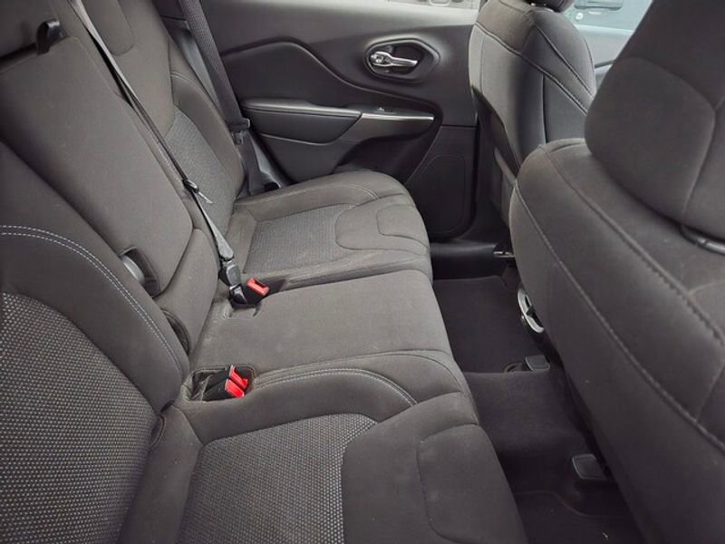 Used 2020 Jeep Cherokee Latitude image 9