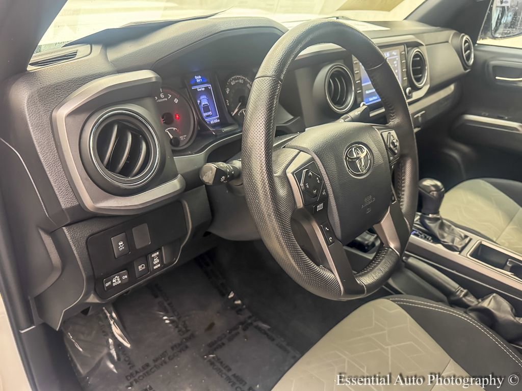 Used 2020 Toyota Tacoma TRD Sport w/ Technology Package image 11