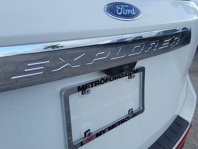 Certified 2023 Ford Explorer XLT w/ Equipment Group 202A RWD image 9