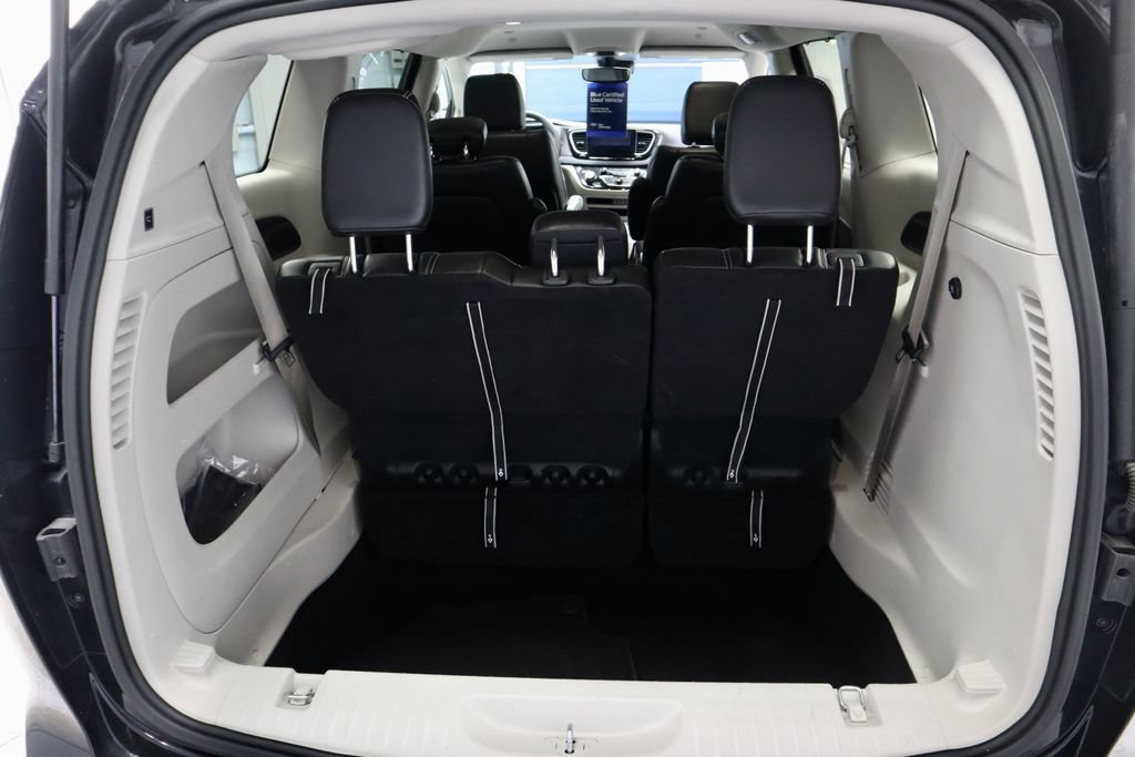 Used 2024 Chrysler Pacifica Touring-L FWD image 14