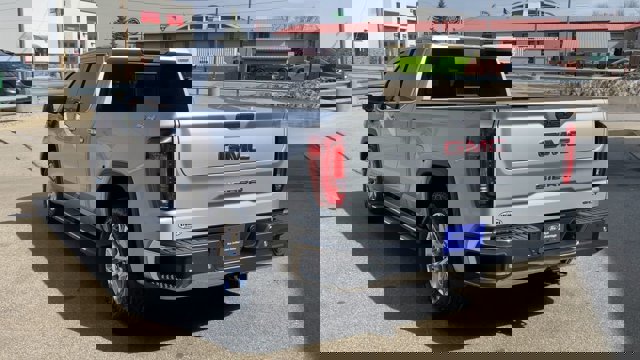 Used 2019 GMC Sierra 1500 SLT w/ SLT Premium Plus Package AWD/4WD image 8