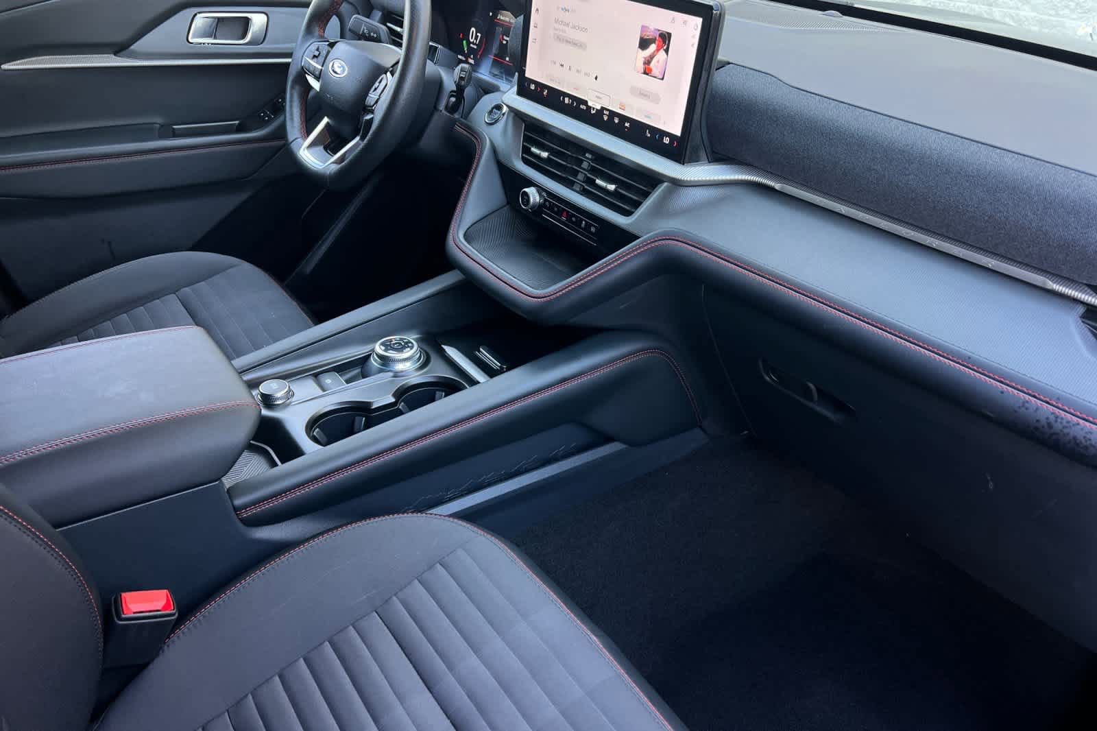 Certified 2025 Ford Explorer ST-Line w/ ST-Line Street Pack AWD/4WD image 18