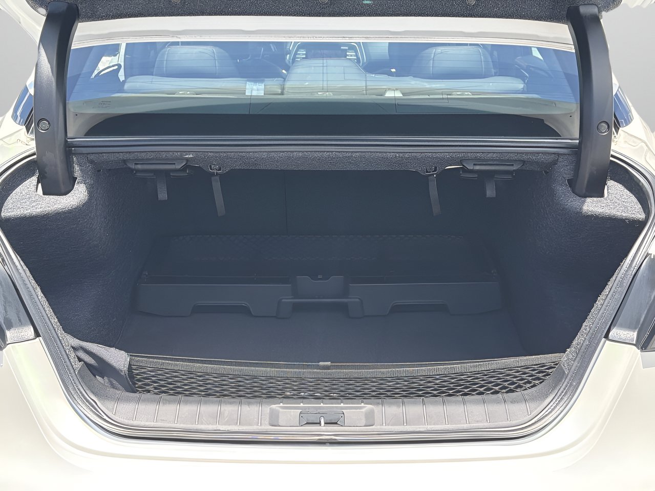 Used 2023 Nissan Maxima SR w/ Sport Mat Group FWD image 8