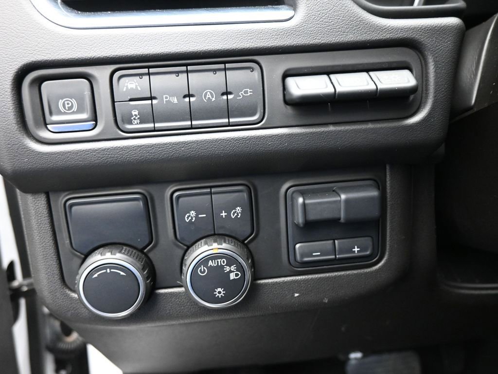 Used 2021 Chevrolet Tahoe Premier w/ Premium Package image 12