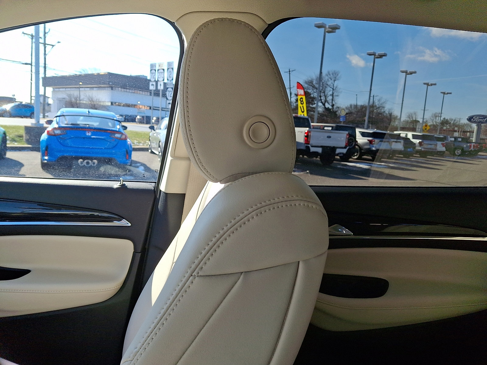 Used 2023 Buick Enclave Essence image 17