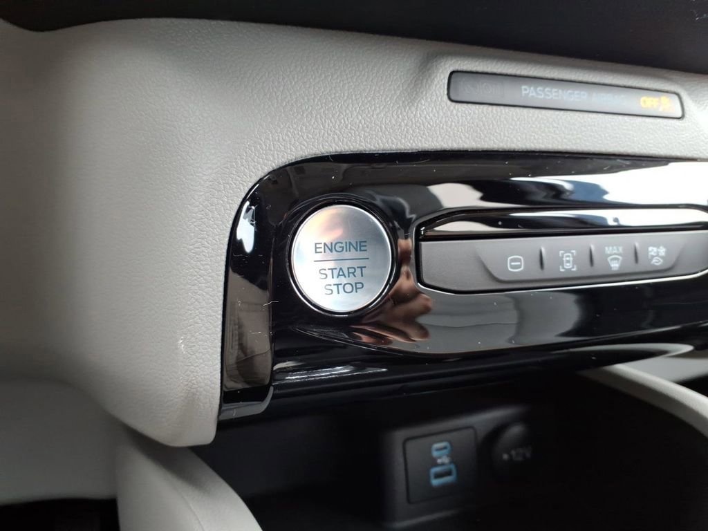 Certified 2023 Ford Escape SE image 24