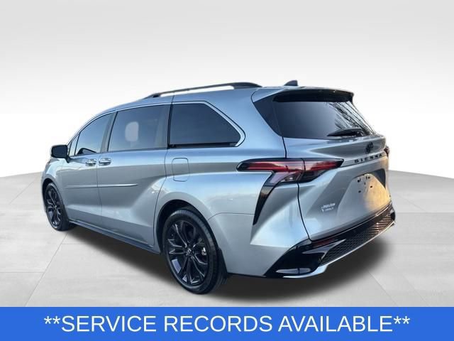 Used 2024 Toyota Sienna XSE w/ XSE Premium Package image 3