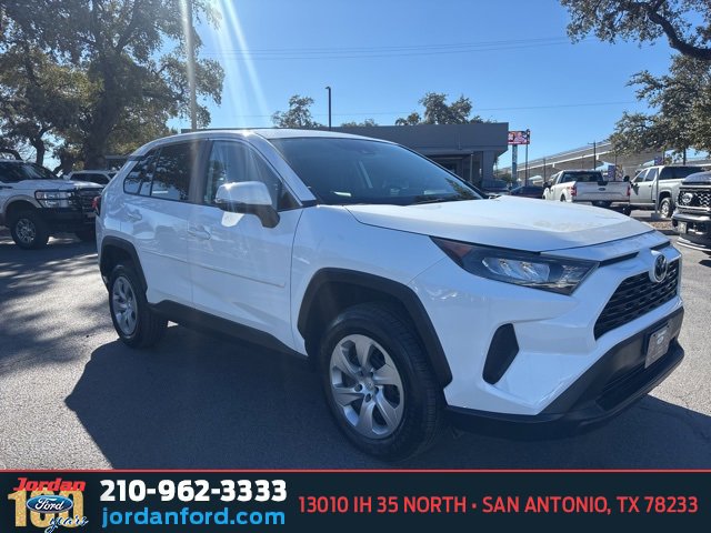 Used 2022 Toyota RAV4 LE image 5