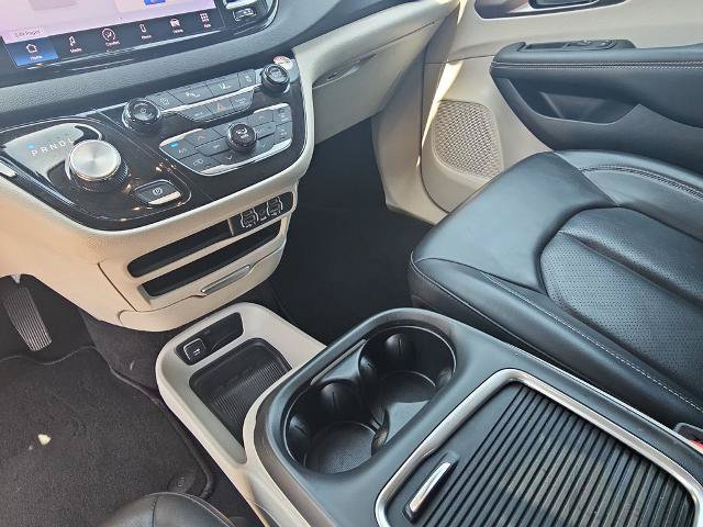 Used 2023 Chrysler Pacifica Touring-L FWD image 24