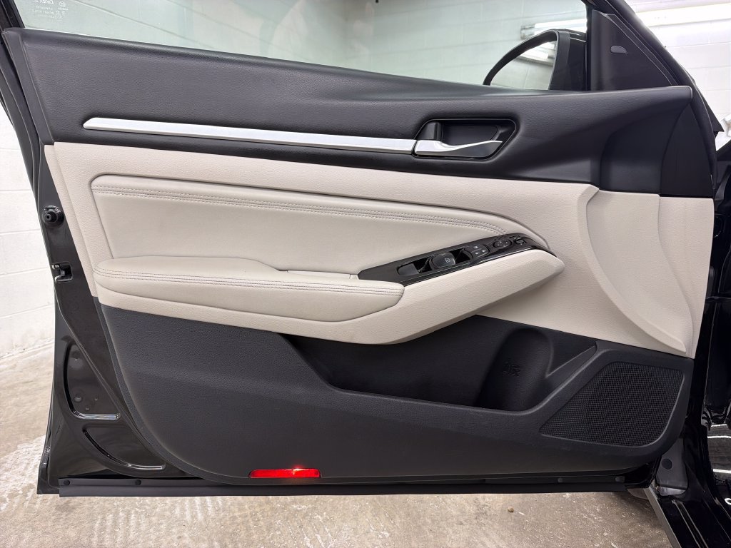 Used 2020 Nissan Altima 2.5 SL FWD image 17