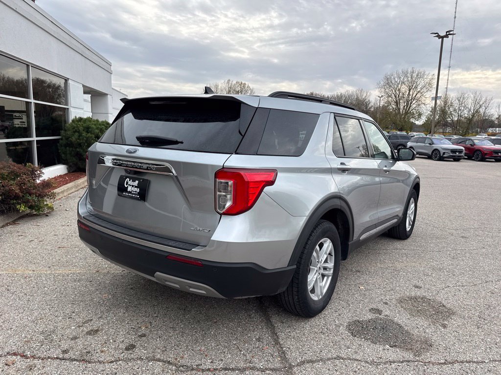 Certified 2024 Ford Explorer XLT w/ Equipment Group 202A AWD/4WD image 3