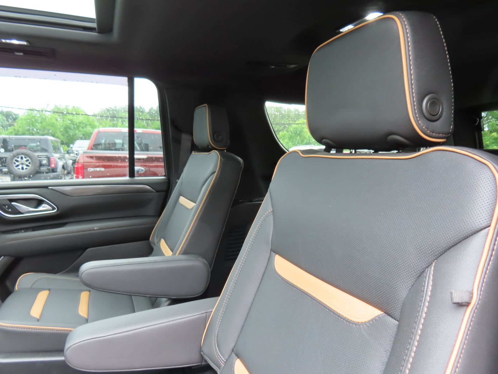 Used 2024 GMC Yukon XL AT4 w/ AT4 Premium Package AWD/4WD image 37