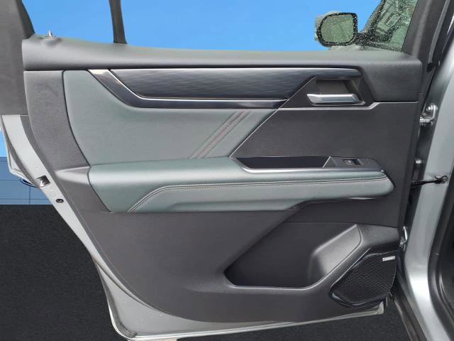 Used 2024 GMC Acadia AT4 w/ Luxury Package image 15