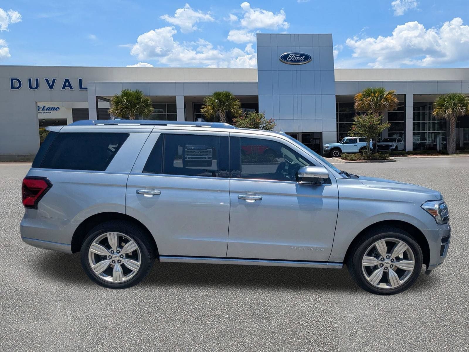 Certified 2023 Ford Expedition Platinum AWD/4WD image 3