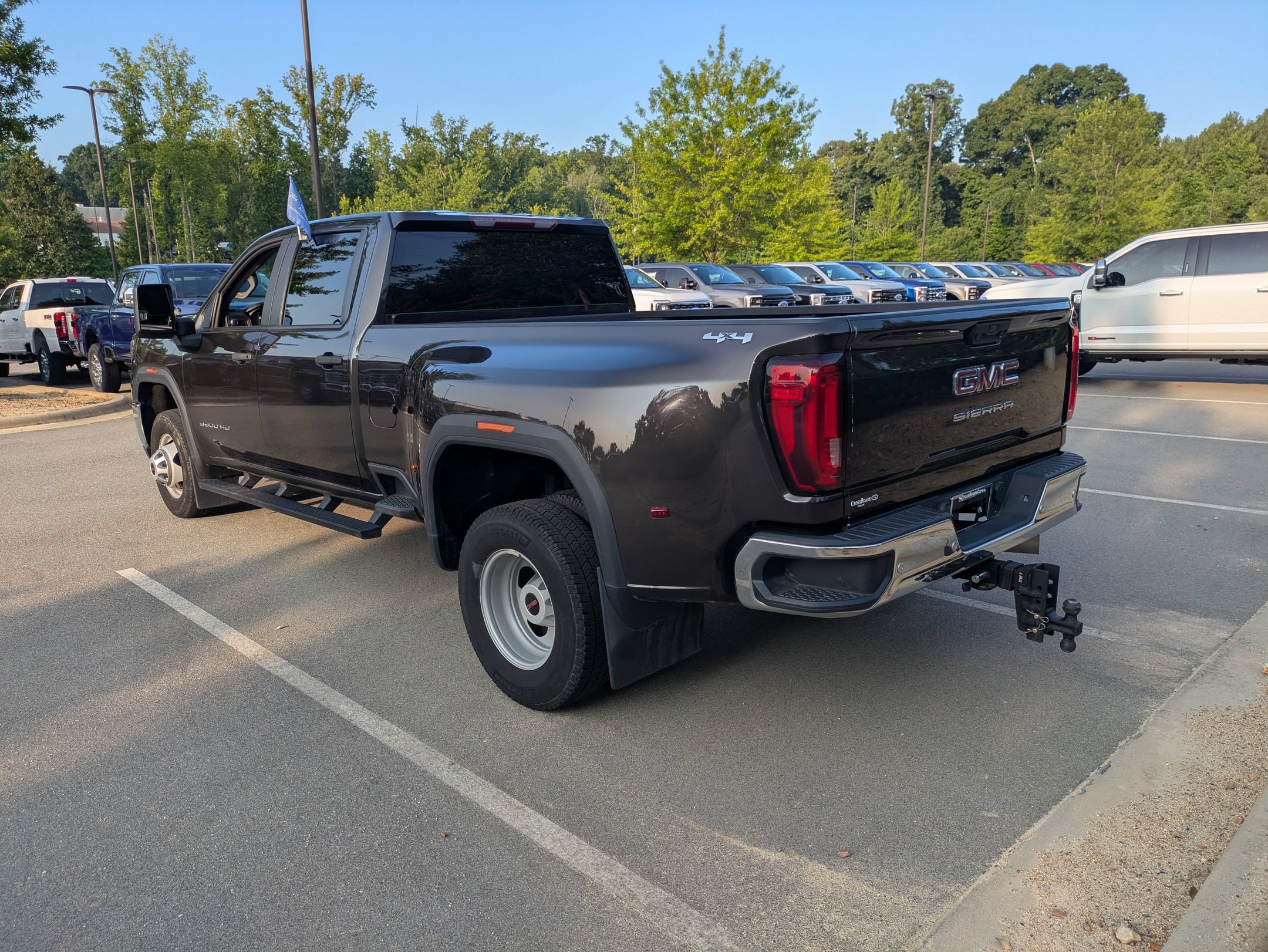 Used 2020 GMC Sierra 3500 4x4 Crew Cab w/ Gooseneck/5TH Wheel Package image 6