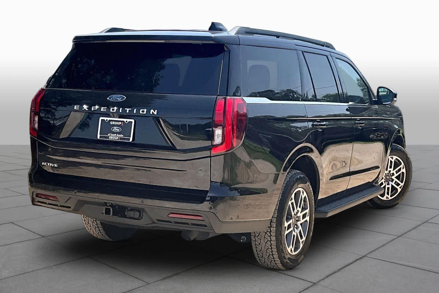 Certified 2025 Ford Expedition Active AWD/4WD image 7