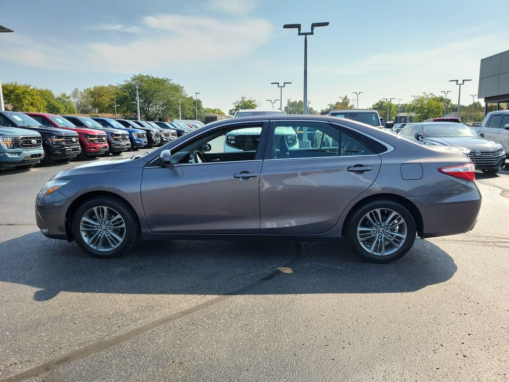 Used 2017 Toyota Camry SE w/ Moonroof Package FWD image 7