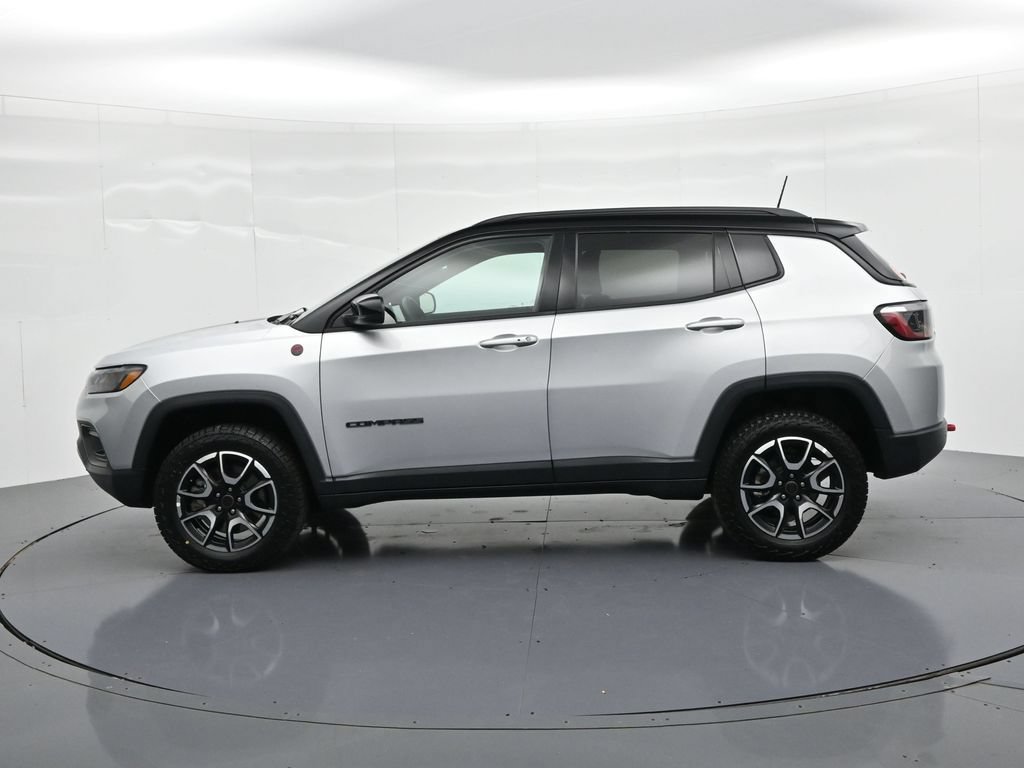 Used 2025 Jeep Compass Trailhawk AWD/4WD image 8